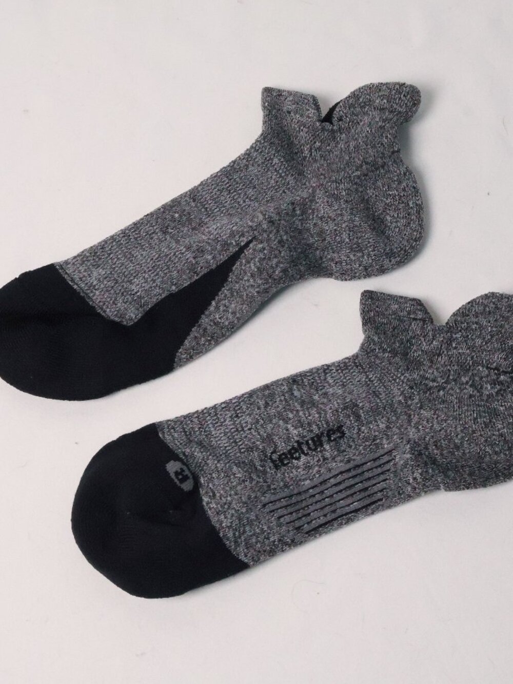 Feetures Ankle Socks Cushioned Low Cut Athletic [Size L]